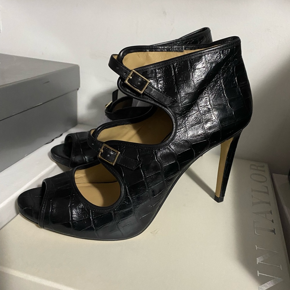 Ann Taylor Blk Crocodile Print heels.